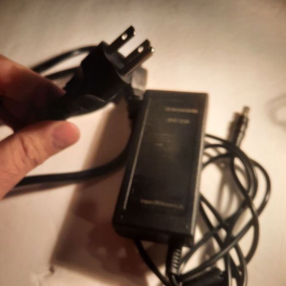 LAPTOP AC ADAPTER MODEL: LW-060/250/240/005 - Picture 7 of 10